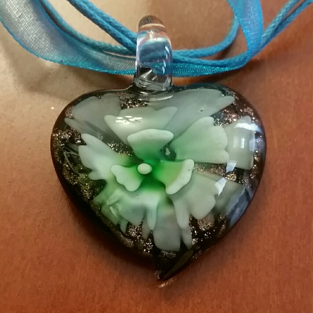 *SOLD*Beautiful Glass Pendant Necklace